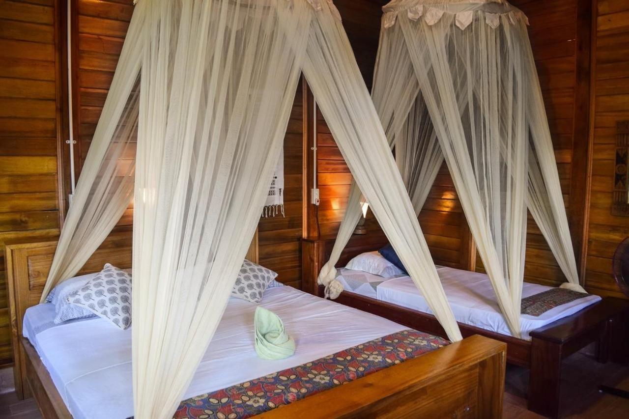 Two Fish Resort Lembeh Bitung Bilik gambar
